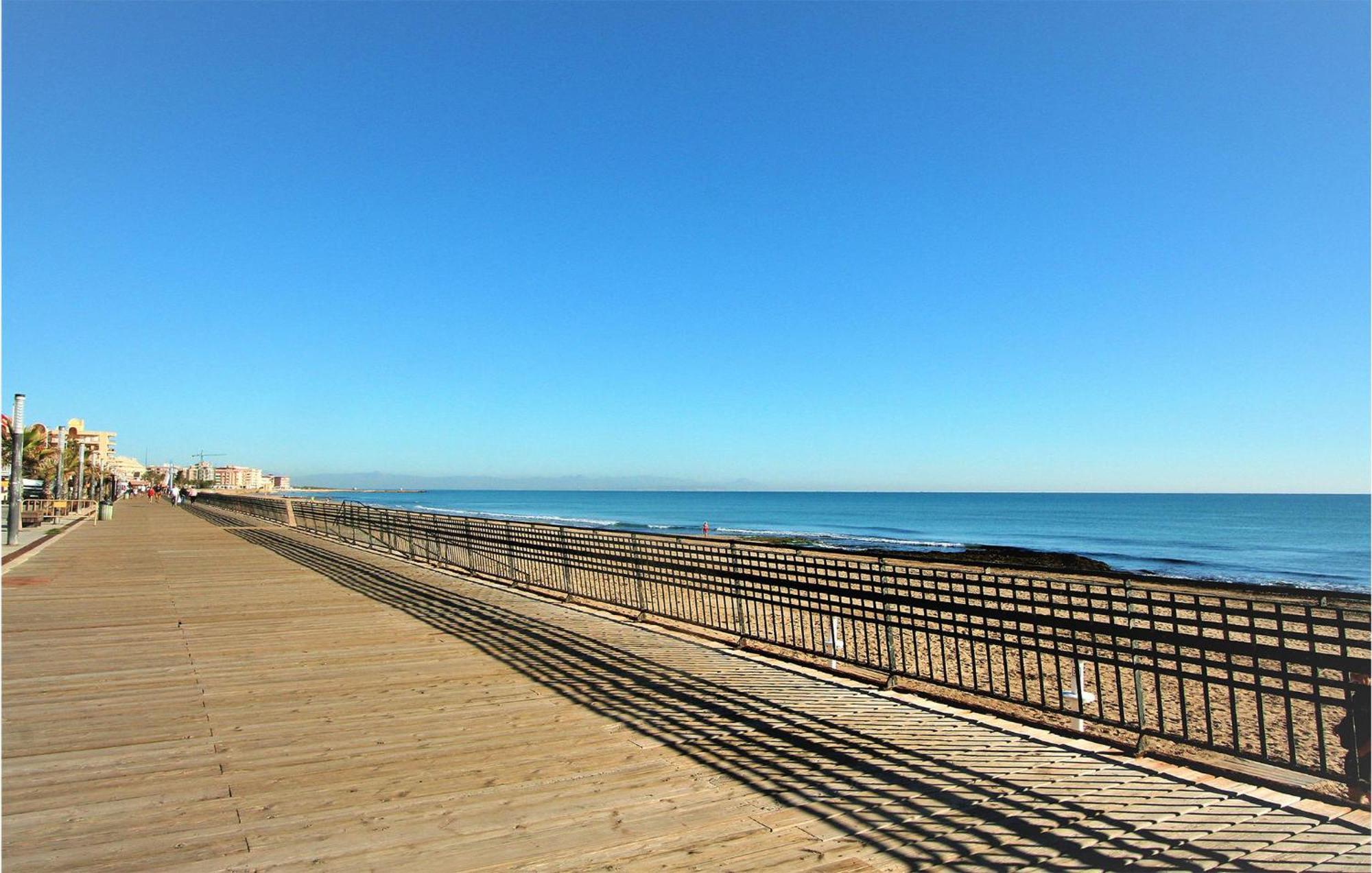 1 Bedroom Pet Friendly Apartment In Torrevieja Exterior foto