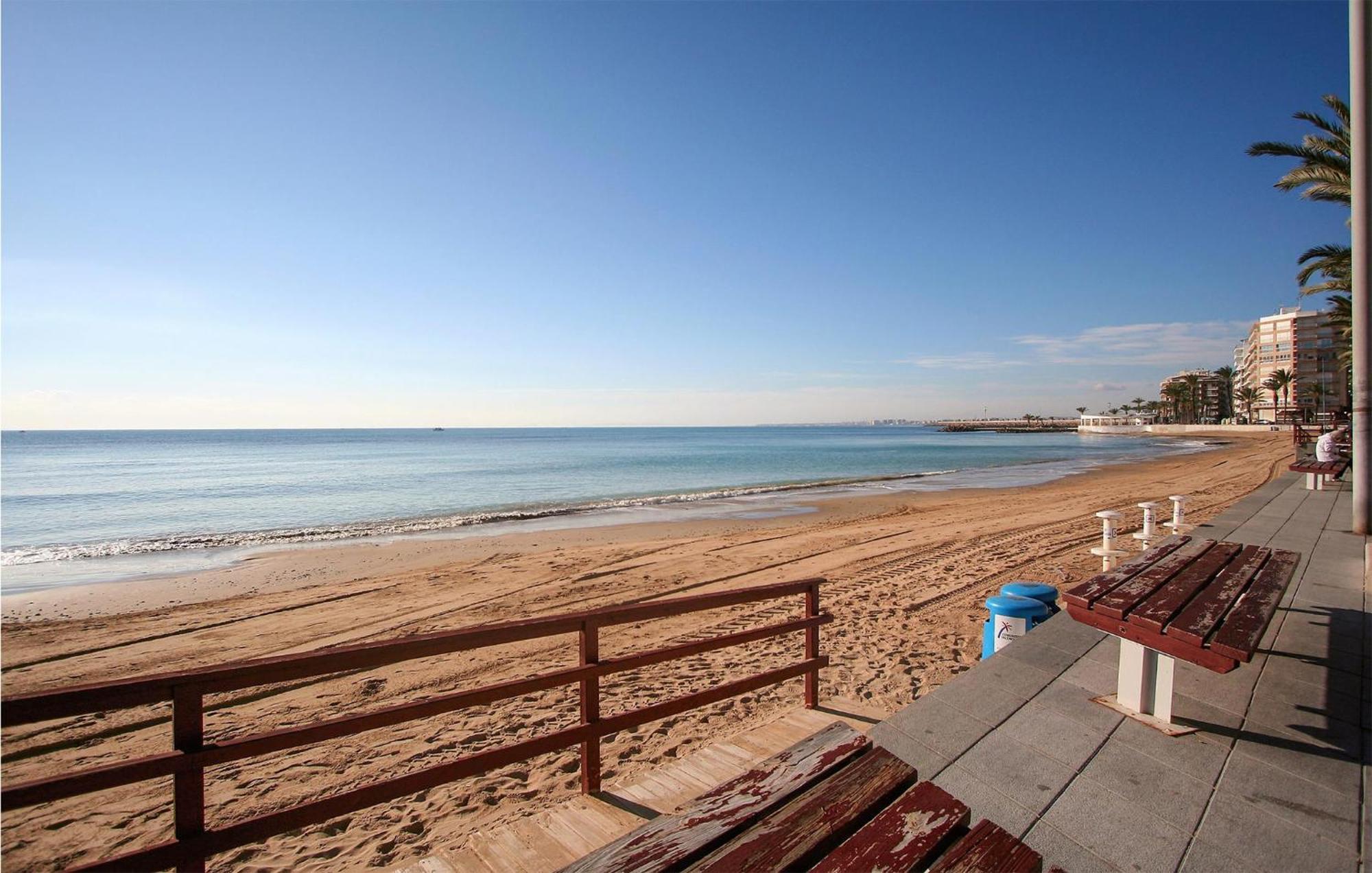 1 Bedroom Pet Friendly Apartment In Torrevieja Exterior foto