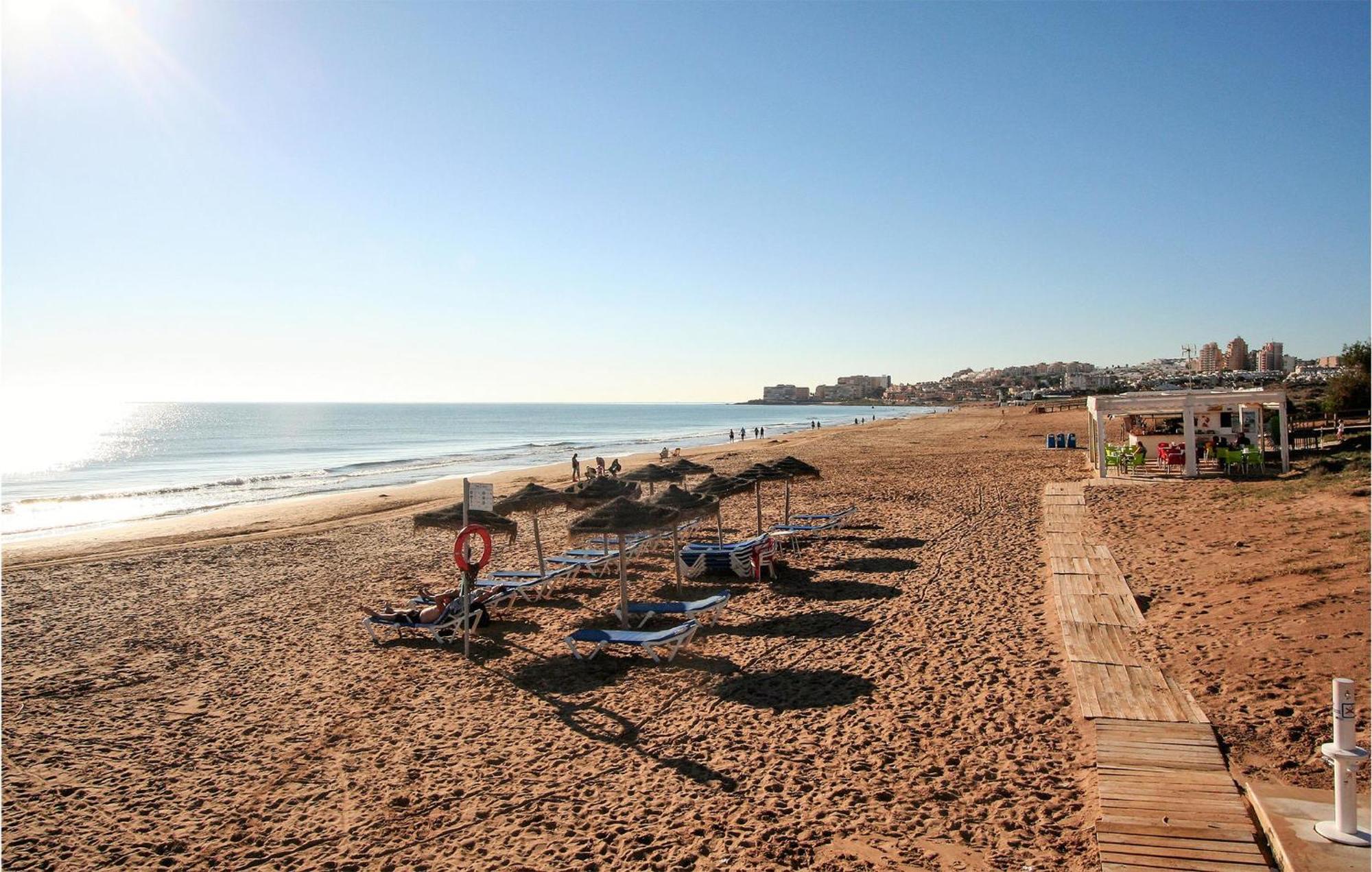 1 Bedroom Pet Friendly Apartment In Torrevieja Exterior foto